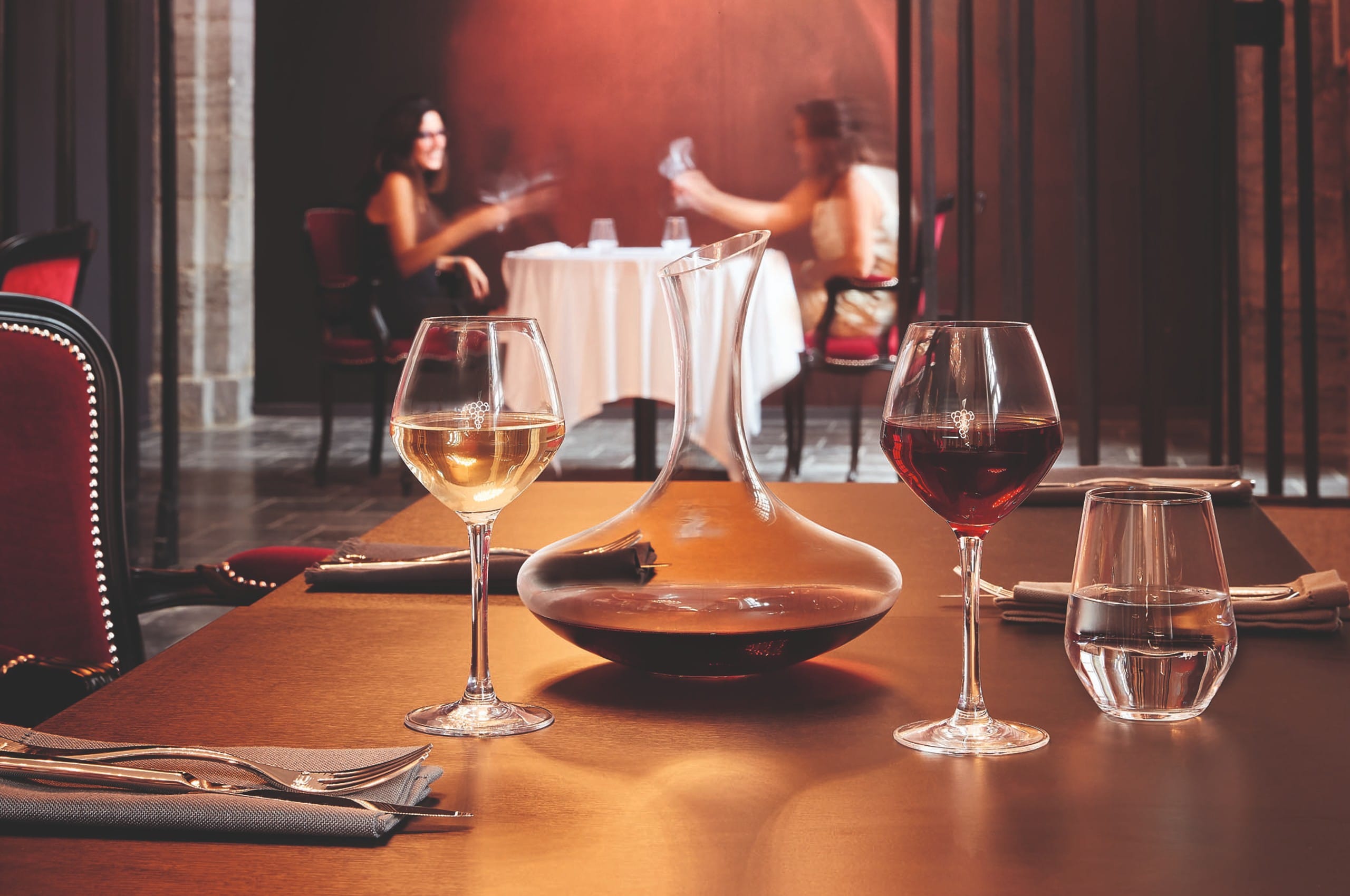 Стол для дегустации вина - 95 фото